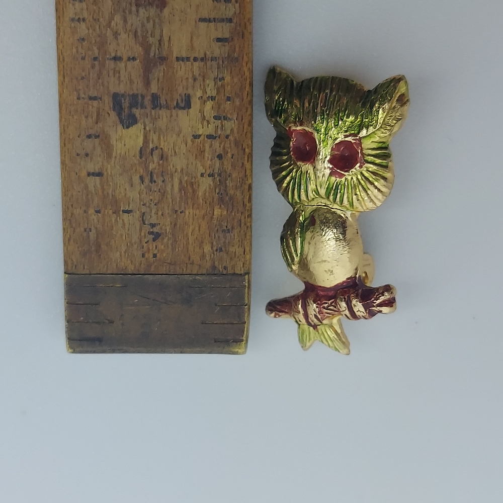 Retro Cheapo Vintage Owl Pin Light Weight Toy Style Brooch